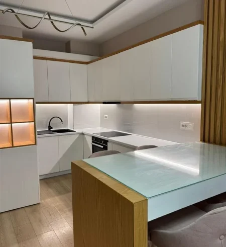 Tirane, jepet me qera apartament 2+1+Ballkon Kati 3, 100 m² 750 € (Casa Italia)