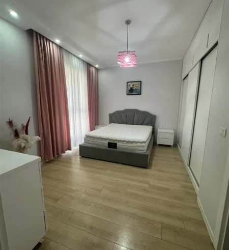 Tirane, jepet me qera apartament 2+1+Ballkon Kati 3, 100 m² 750 € (Casa Italia)