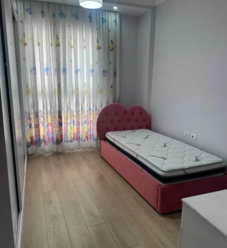 Tirane, jepet me qera apartament 2+1+Ballkon Kati 3, 100 m² 750 € (Casa Italia)