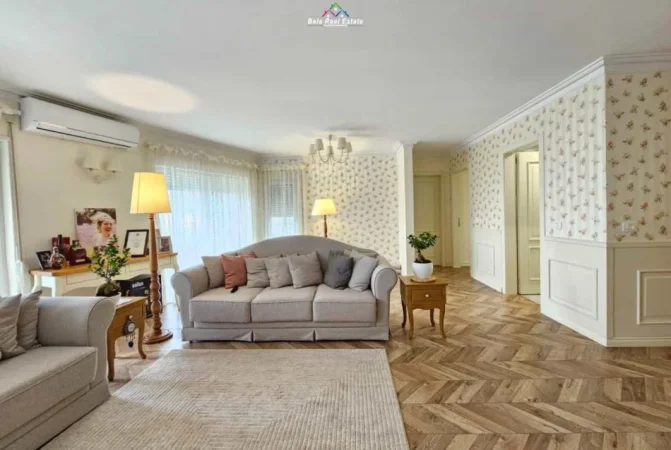 Tirane, jepet me qera apartament 2+1+Ballkon Kati 4, 109 m² 880 € (kodra e diellit 2)