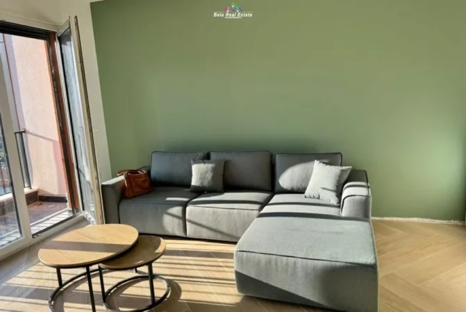 Tirane, jepet me qera apartament 1+1+Ballkon Kati 7, 70 m² 650 € (Trio Towers Residence)