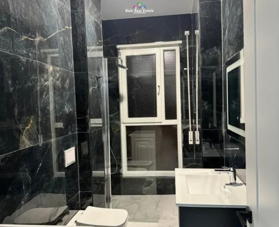 Tirane, jepet me qera apartament 1+1+Ballkon Kati 7, 70 m² 650 € (Trio Towers Residence)