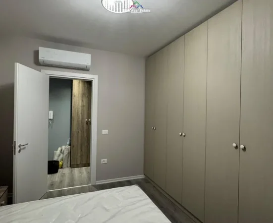 Tirane, jepet me qera apartament 1+1+Ballkon Kati 7, 70 m² 650 € (Trio Towers Residence)