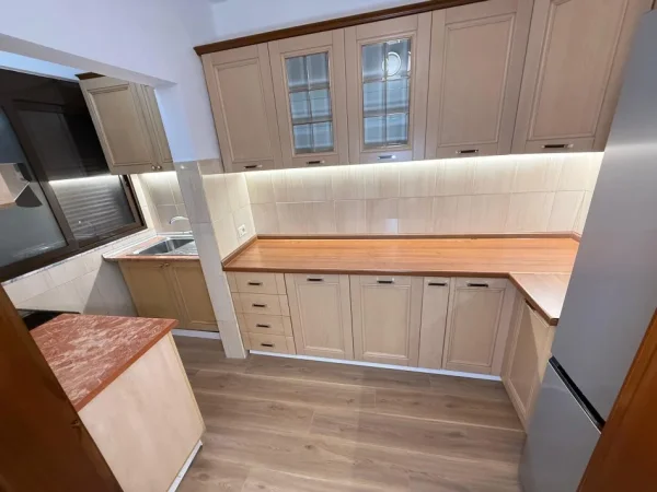 Tirane, jepet me qera apartament 2+1 Kati 1, 98 m² 700 € (Ish parku)