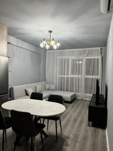 Tirane, jepet me qera apartament 1+1+Ballkon Kati 7, 70 m² 650 € (Trio Tower Residence, Don Bosko)