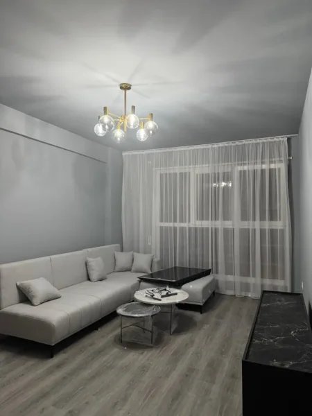 Tirane, jepet me qera apartament 1+1+Ballkon Kati 7, 70 m² 650 € (Trio Tower Residence, Don Bosko)