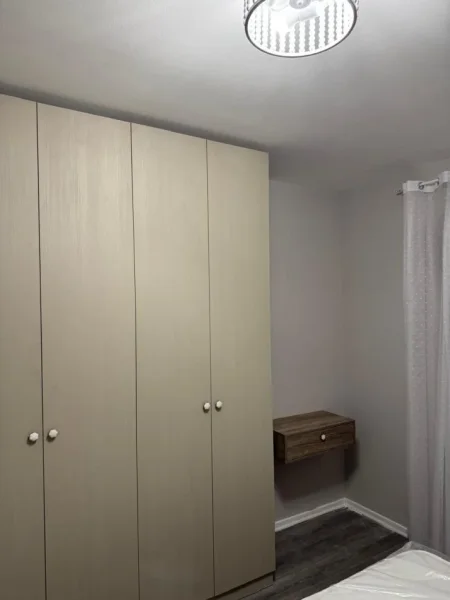 Tirane, jepet me qera apartament 1+1+Ballkon Kati 7, 70 m² 650 € (Trio Tower Residence, Don Bosko)