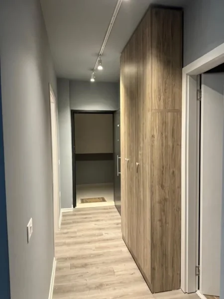 Tirane, jepet me qera apartament 1+1+Ballkon Kati 7, 70 m² 650 € (Trio Tower Residence, Don Bosko)