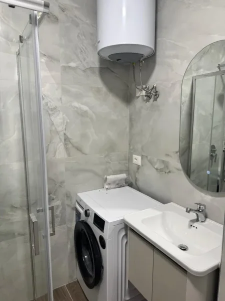 Tirane, jepet me qera apartament 1+1+Ballkon Kati 7, 70 m² 650 € (Trio Tower Residence, Don Bosko)