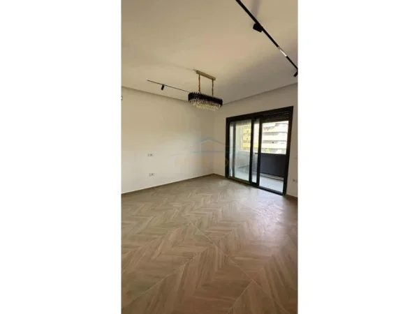 Tirane, shitet apartament 3+1+Aneks+Ballkon Kati 1, 130 m² 240.000 € (UNAZE E RE)