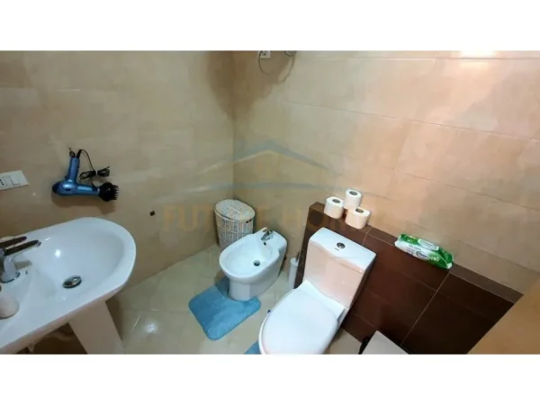 Tirane, jepet me qera apartament 1+1+Ballkon Kati 2, 72 m² 700 € (Kompleksi Delijorgji)