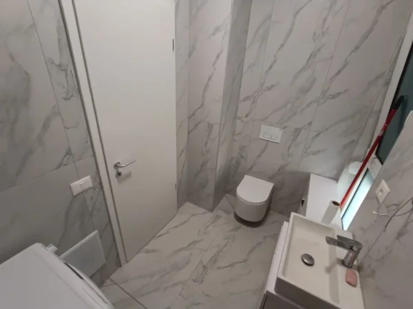 Tirane, jepet me qera apartament 1+1 Kati 2, 450 € 