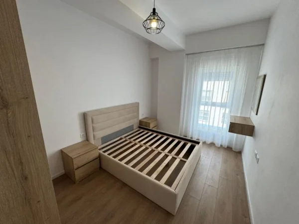 Tirane, jepet me qera apartament 1+1 Kati 3, 66 m² 400 € (Rezidenca kaimi)