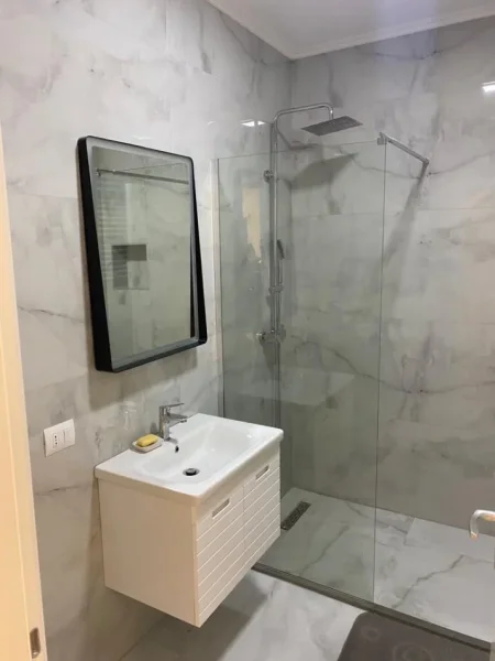 Tirane, jepet me qera apartament 2+1 Kati 2, 120 m² 1.300 € (Pazari i ri)