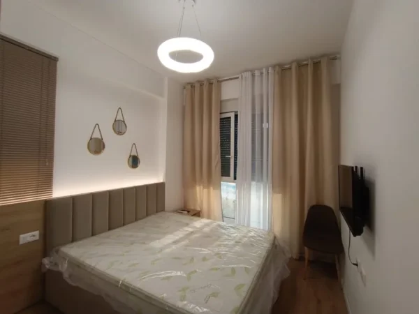 Tirane, jepet me qera apartament 1+1 Kati 2, 56 m² 450 € (Rezidenca oxa)