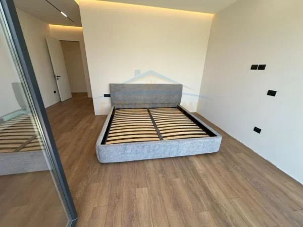 Tirane, shes Vile 3 Katshe Kati 1, 380 m² 1.300.000 € (Forest Residence)