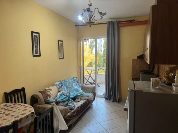 Tirane, shes apartament 1+1+Ballkon Kati 4, 60 m² 85.000 € (Te Restorant Fresku)