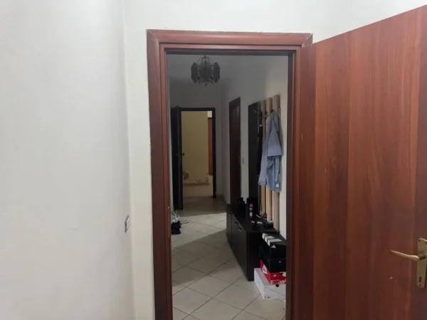 Tirane, shes apartament 1+1+Ballkon Kati 4, 60 m² 85.000 € (Te Restorant Fresku)