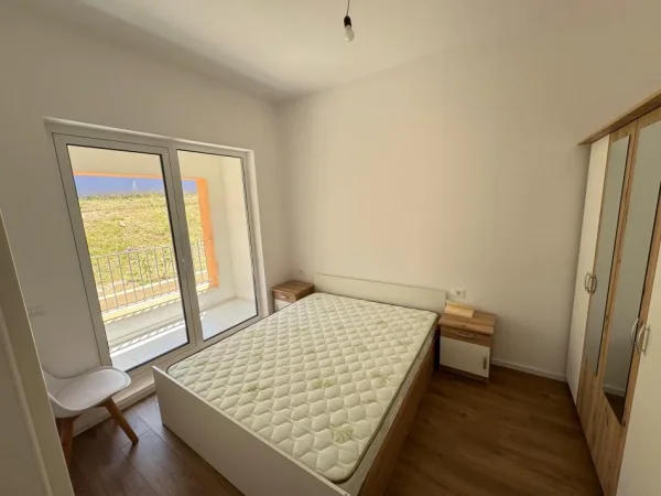 Tirane, jepet me qera apartament 1+1 Kati 1, 56 m² 400 € (Kompleksi kaimi)