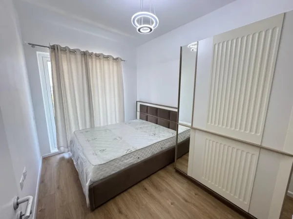 Tirane, jepet me qera apartament 1+1 Kati 2, 59 m² 450 € (Rezidenca Oxa)
