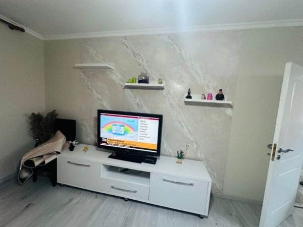 Tirane, jepet me qera apartament 1+1+Ballkon Kati 1, 70 m² 550 € (Ali dem)