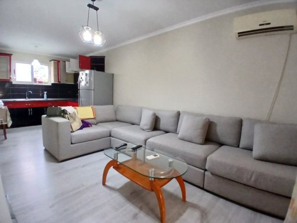 Tirane, jepet me qera apartament 1+1+Ballkon Kati 1, 70 m² 550 € (Ali dem)