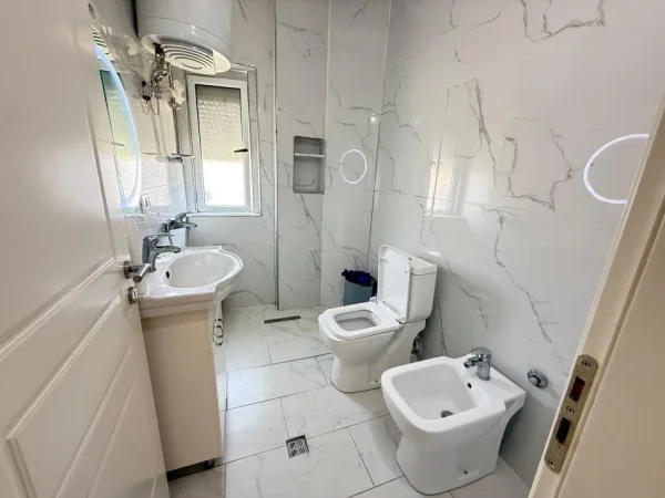 Tirane, shitet apartament 1+1 Kati 5, 80 m² 125.000 € (Rruga myslym keta)