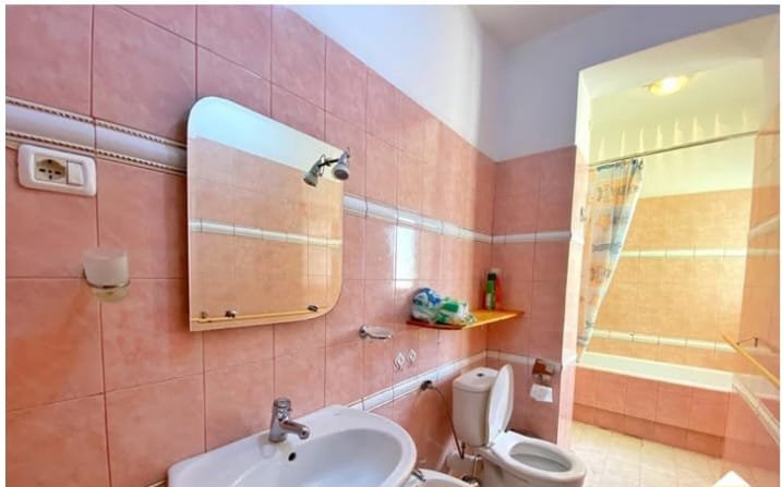 Tirane, jepet me qera apartament 3+1+Aneks+Ballkon Kati 3, 120 m² 751 € (Blloku i Ambasadave)