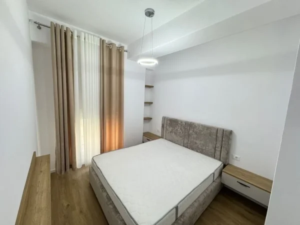 Tirane, jepet me qera apartament 2+1 Kati 4, 100 m² 600 € (Kaimi)