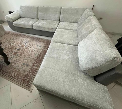 Tirane, shes Shitet kend dhome teper cilesore dhe cmim te lire. 450 €