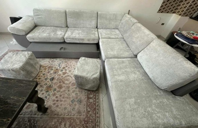 Tirane, shes Shitet kend dhome teper cilesore dhe cmim te lire. 450 €