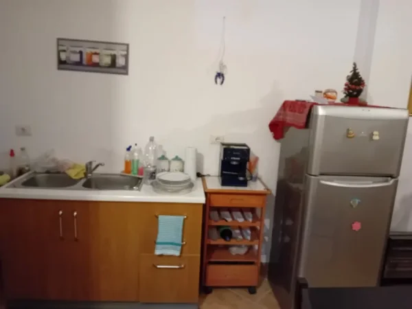 Vlore, jap me qera apartament 2+1+Ballkon Kati 1, 84 m² 400 € (Zona Albano dhe Romina, Lagjia Pavarsia)