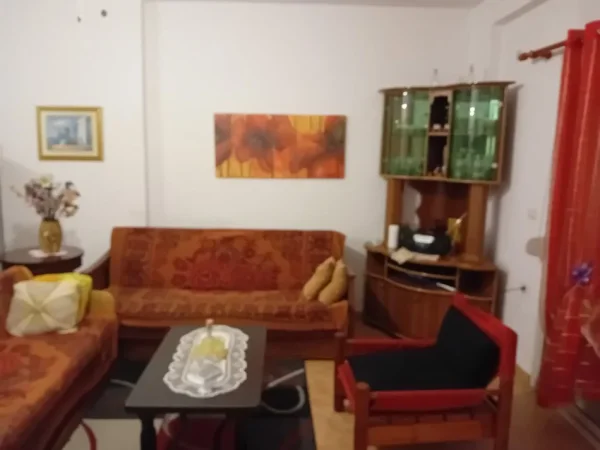 Vlore, jap me qera apartament 2+1+Ballkon Kati 1, 84 m² 400 € (Zona Albano dhe Romina, Lagjia Pavarsia)