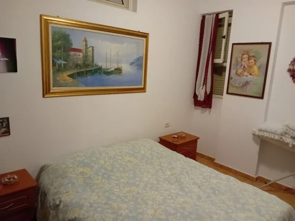 Vlore, jap me qera apartament 2+1+Ballkon Kati 1, 84 m² 400 € (Zona Albano dhe Romina, Lagjia Pavarsia)