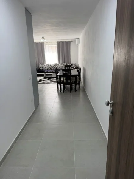 Tirane, jepet me qera apartament 2+1 Kati 7 me ashencor , 700 €