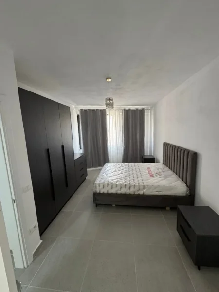 Tirane, jepet me qera apartament 2+1 Kati 7 me ashencor , 700 €