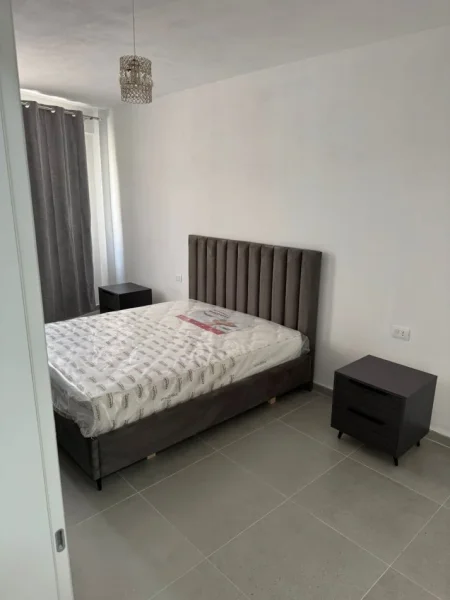 Tirane, jepet me qera apartament 2+1 Kati 7 me ashencor , 700 €