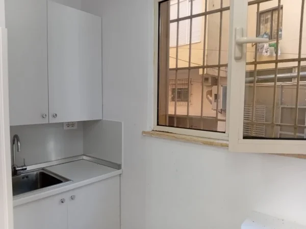 Tirane, shitet apartament 1+1 Kati -1, 62 m² 158.000 € (Gjimnazi Petro Nini)