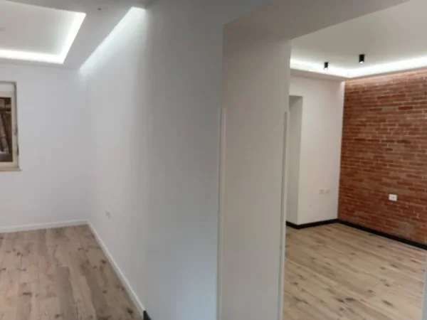 Tirane, shitet apartament 1+1 Kati -1, 62 m² 158.000 € (Gjimnazi Petro Nini)