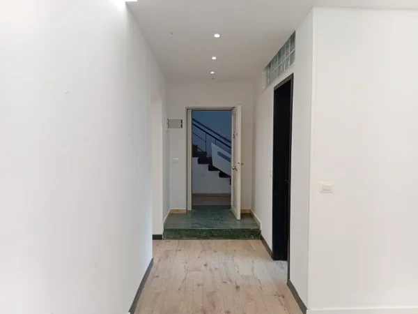 Tirane, shitet apartament 1+1 Kati -1, 62 m² 158.000 € (Gjimnazi Petro Nini)