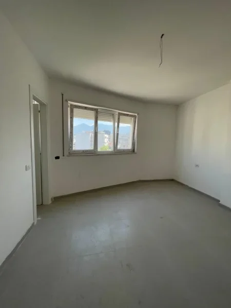 Tirane, jepet me qera ambjent biznesi Kati 6, 82 m² (Qender)
