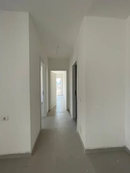 Tirane, jepet me qera ambjent biznesi Kati 6, 82 m² (Qender)