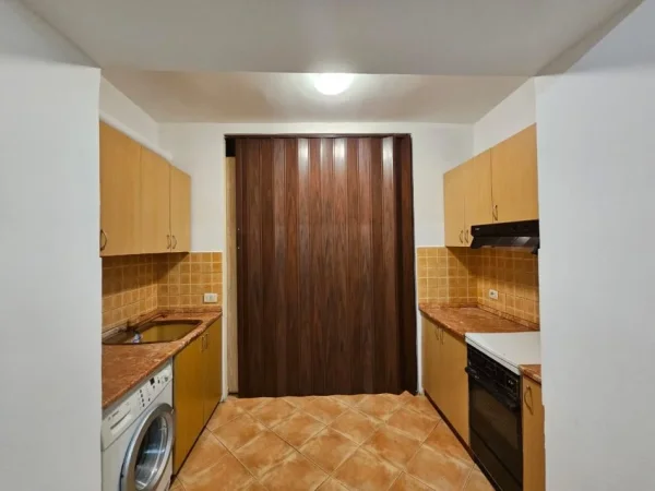 Tirane, jepet me qera apartament 1+1 Kati 3, 60 m² 520 € (Myslym Shyri)