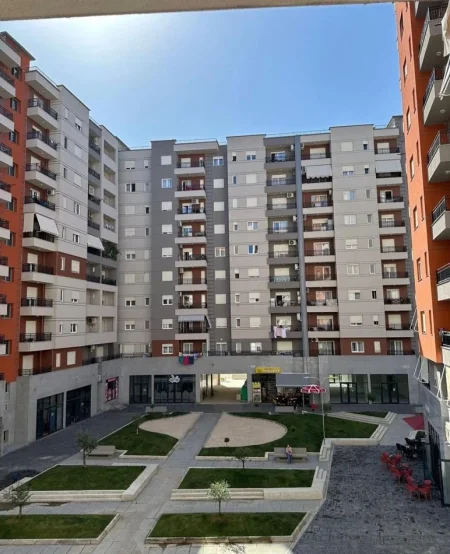 Tirane, jepet me qera apartament 1+1+Ballkon Kati 3, 65 m² 400 € 