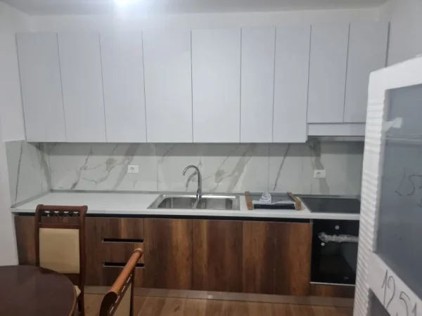 Tirane, jepet me qera apartament 1+1+Ballkon Kati 3, 65 m² 400 € 