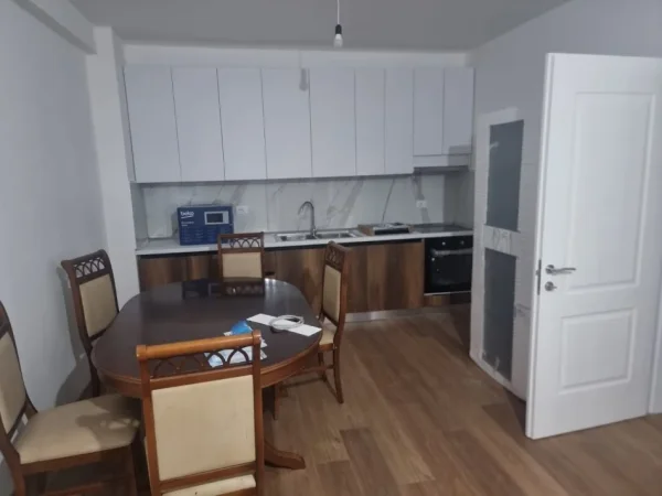 Tirane, jepet me qera apartament 1+1+Ballkon Kati 3, 65 m² 400 € 