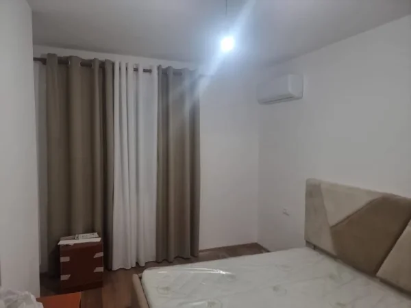 Tirane, jepet me qera apartament 1+1+Ballkon Kati 3, 65 m² 400 € 