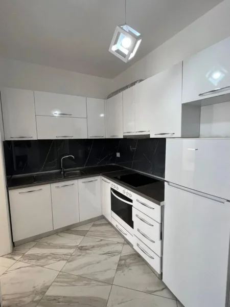 Tirane, jepet me qera apartament 1+1+Ballkon Kati 7, 56 m² 420 € 