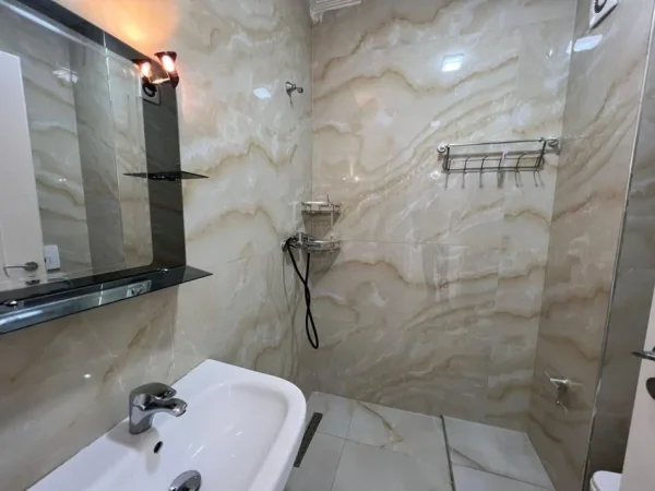 Tirane, jepet me qera apartament 1+1+Ballkon Kati 7, 56 m² 420 € 