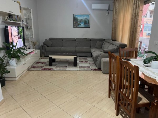 Apartament Me Qera 1+1,Mobiluar, 450 E ,në Astir  -Tiranë